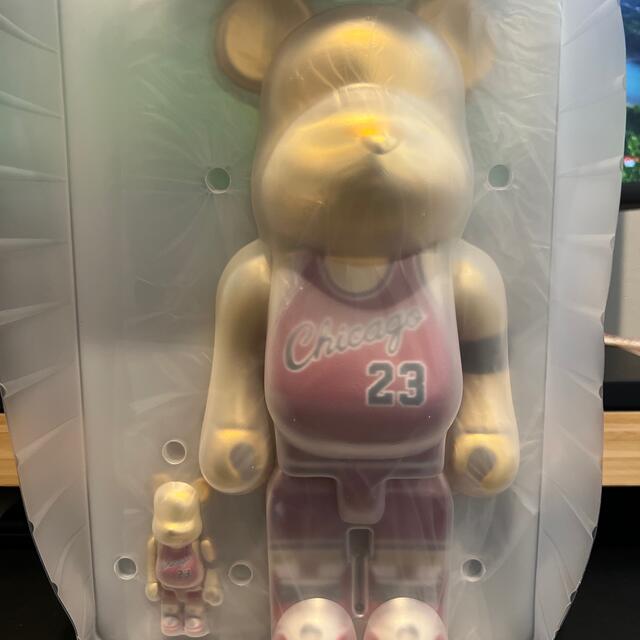 BE@RBRICK(ベアブリック)のBE@RBRICK Michael Jordan 1985 100%&400%  エンタメ/ホビーのフィギュア(その他)の商品写真