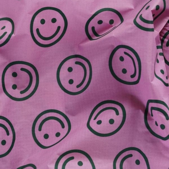 BAGGU(バグゥ)のBAGGU　エコバッグ　ベビー　Baby　ラズベリーハッピー　スマイル　新品 レディースのバッグ(エコバッグ)の商品写真