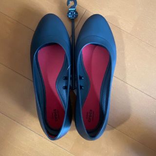 クロックス(crocs)の☆新品・未使用☆ クロックス　フラット　パンプス　黒　24(ハイヒール/パンプス)