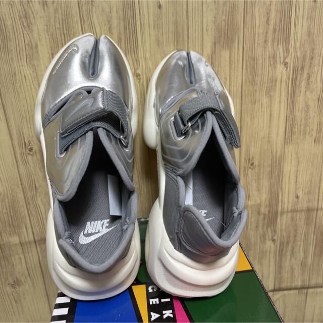 NIKE(ナイキ)のNIKE ナイキ アクアリフト CW5875-001 新品未使用 23センチ レディースの靴/シューズ(スニーカー)の商品写真