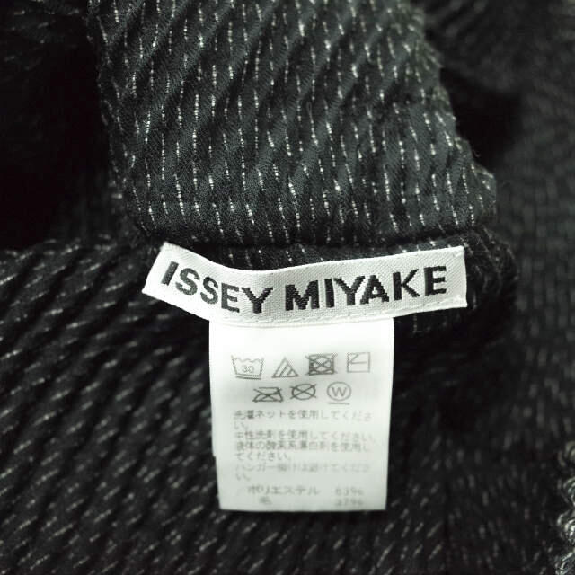 ISSEY MIYAKE(イッセイミヤケ)のISSEY MIYAKE イッセイミヤケ 21AW 日本製 プリーツプルオーバーブラウス IM13FJ124 2 ダークグレー シャツ リボン ミックス編み トップス【中古】【ISSEY MIYAKE】 レディースのトップス(シャツ/ブラウス(長袖/七分))の商品写真