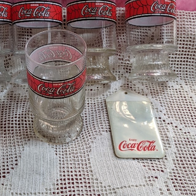 コカ・コーラ(コカコーラ)の🥤非売品で希少品🥤コカ・コーラのグラス&タグ エンタメ/ホビーのコレクション(その他)の商品写真