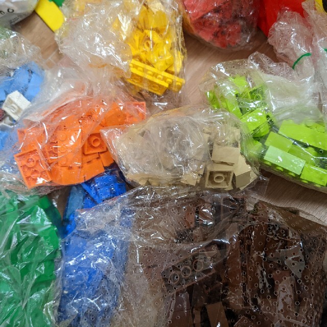 Lego(レゴ)のレゴブロック　約2キロ　まとめ売り　LEGO キッズ/ベビー/マタニティのおもちゃ(積み木/ブロック)の商品写真