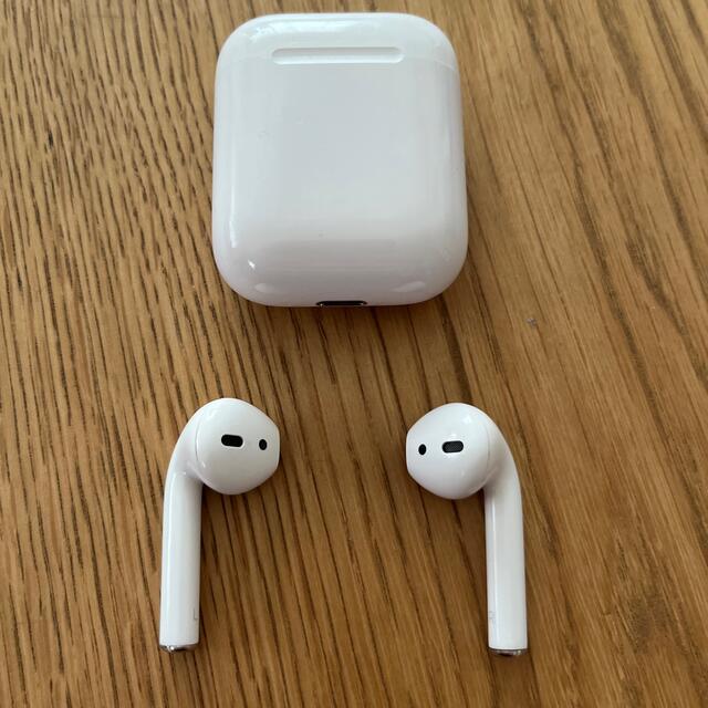 Apple(アップル)の第一世代　AirPods ジャンク品　美品 スマホ/家電/カメラのオーディオ機器(ヘッドフォン/イヤフォン)の商品写真