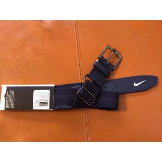 ナイキ(NIKE)の★USA国内限定★高級エンボスロゴ入り★ ＮＩＫＥ☆☆野球ユニホームベルト★紺★(ウェア)