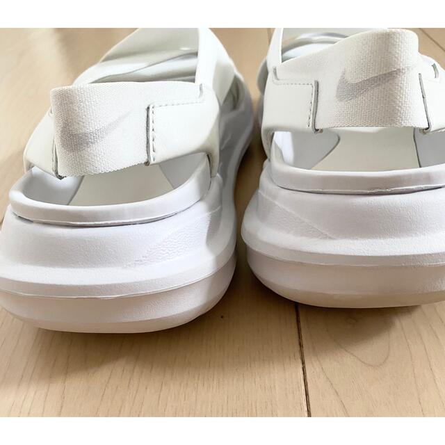 NIKE(ナイキ)のナイキ  ホワイト　フラットサンダル レディースの靴/シューズ(サンダル)の商品写真