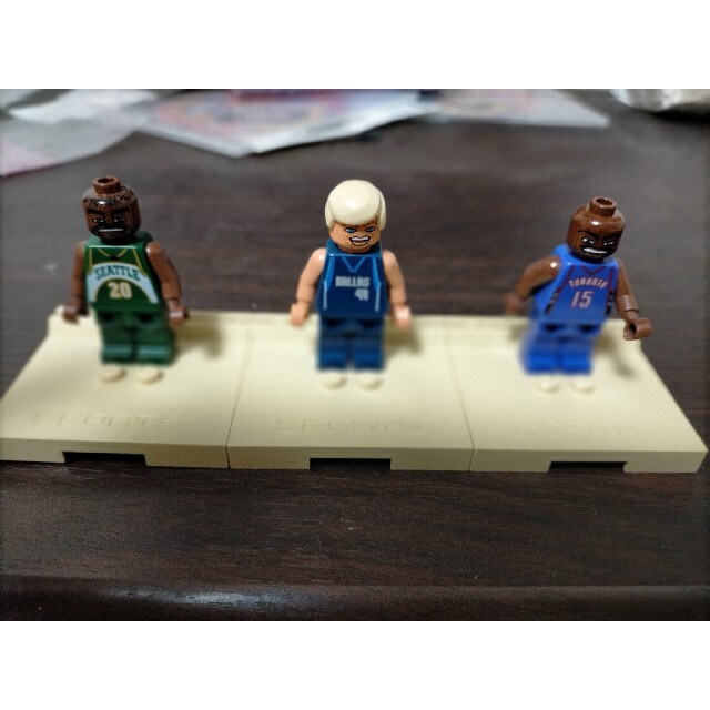 Lego(レゴ)のLEGO NBA 青と緑のミニフィグ2体セット 専用商品です エンタメ/ホビーのエンタメ その他(その他)の商品写真