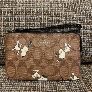 新品未使用 COACH バッグ コーチ コラボ カーキ　スヌーピー柄 ポーチ