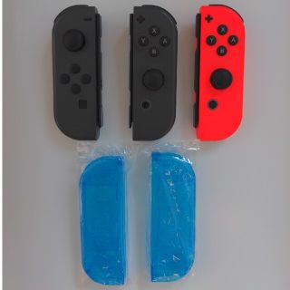 ニンテンドースイッチ(Nintendo Switch)のJoy-Con (L) (R) グレー  (R)ネオンレッド＆おまけセット(その他)