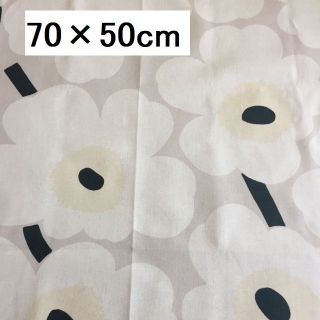 マリメッコ(marimekko)の【マリメッコレア生地】764　ピエニウニッコ 70×50cm(生地/糸)