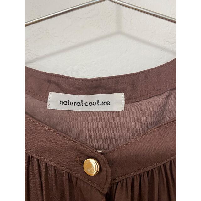 natural couture(ナチュラルクチュール)のとろみサテンギャザーブラウス レディースのトップス(シャツ/ブラウス(半袖/袖なし))の商品写真