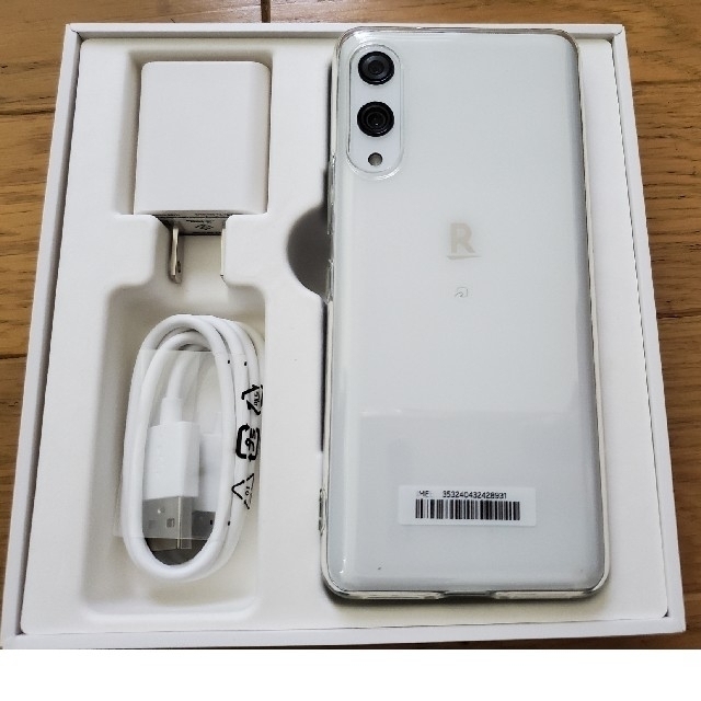 Rakuten(ラクテン)の楽天 Rakuten Hand 64GB ホワイト P710 SIMフリー スマホ/家電/カメラのスマートフォン/携帯電話(スマートフォン本体)の商品写真