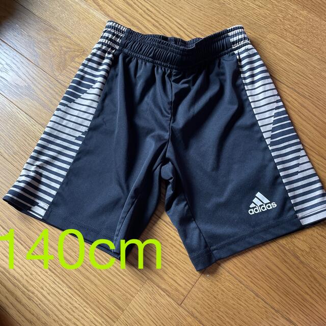 adidas(アディダス)のadidas ハーフパンツ キッズ/ベビー/マタニティのキッズ服男の子用(90cm~)(パンツ/スパッツ)の商品写真