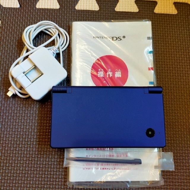 ニンテンドーDS(ニンテンドーDS)のNINTENDO DSi 本体全セット【使用度低・外箱・説明書付】 エンタメ/ホビーのゲームソフト/ゲーム機本体(携帯用ゲーム機本体)の商品写真