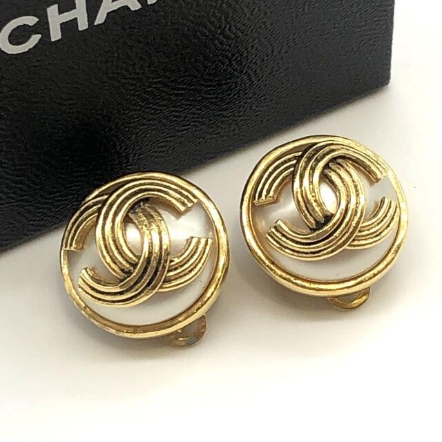 入荷中 CHANEL CHANEL シャネル イヤリング フェイクパール ココマーク ゴールドカラー 94A ヴィンテージの通販 by  株式会社ベストライフ# シャネルならラクマ