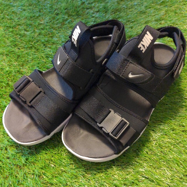 NIKE canyon sandal