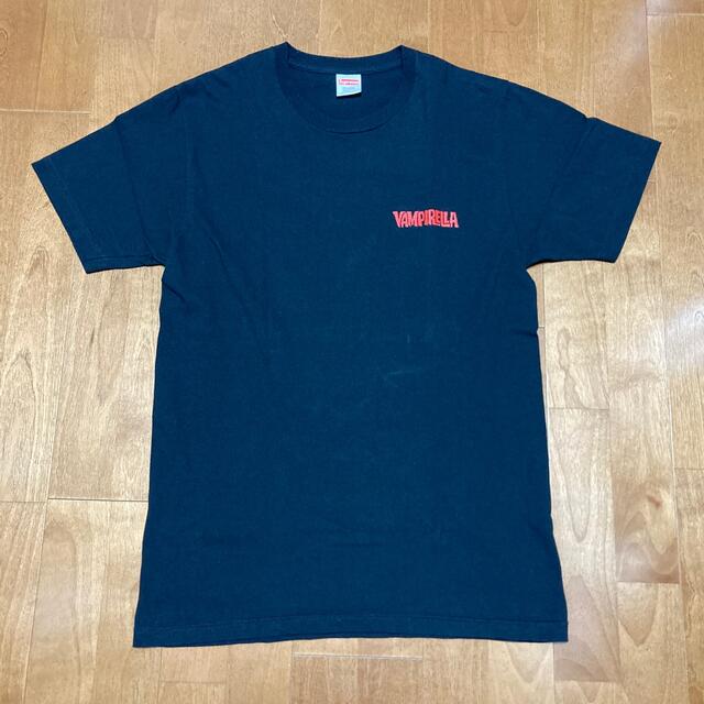 【期間限定お試し価格】 Supreme - Supreme VAMPIRELLA Tシャツ 黒 Mサイズ Tシャツ+カットソー(半袖+袖なし)
