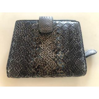 ボッテガヴェネタ(Bottega Veneta)の[1週間限定のお値段]ボッテガのヘビ皮二つ折り財布(財布)