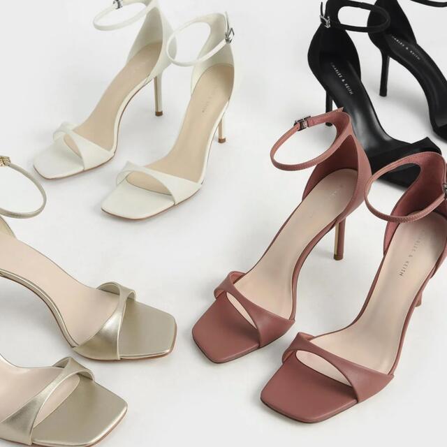 Charles and Keith(チャールズアンドキース)のチャールズアンドキース ストラップサンダル 38 24-24.5 ブラック  レディースの靴/シューズ(サンダル)の商品写真