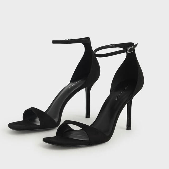 Charles and Keith(チャールズアンドキース)のチャールズアンドキース ストラップサンダル 38 24-24.5 ブラック  レディースの靴/シューズ(サンダル)の商品写真