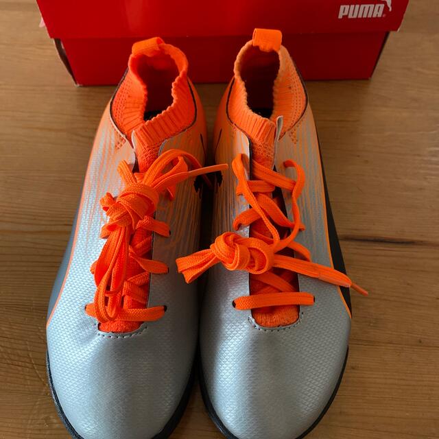 PUMA(プーマ)のpumaサッカーシューズ　21.0 キッズ/ベビー/マタニティのキッズ靴/シューズ(15cm~)(スニーカー)の商品写真