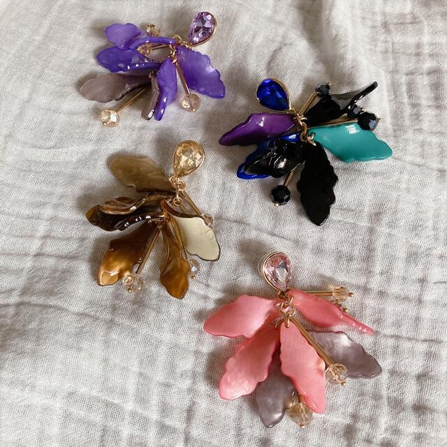 Acrylic flower ピアス【1点のみ】ピンクグラデーション レディースのアクセサリー(ピアス)の商品写真