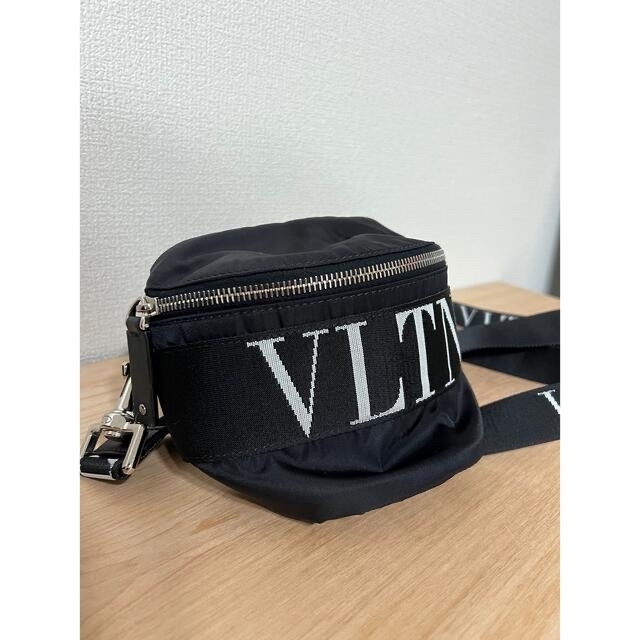 VALENTINO VLTN ショルダーバッグ