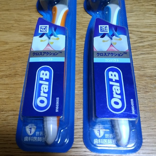 P&G(ピーアンドジー)のP&G オーラルB クロスアクション　歯ブラシ2本 コスメ/美容のオーラルケア(歯ブラシ/デンタルフロス)の商品写真
