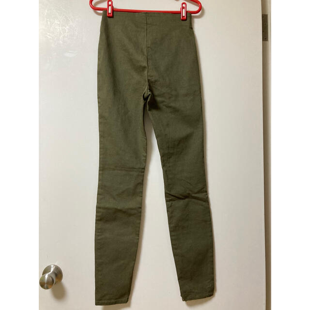 H&M(エイチアンドエム)のH&M緑色ズボン レディースのパンツ(スキニーパンツ)の商品写真