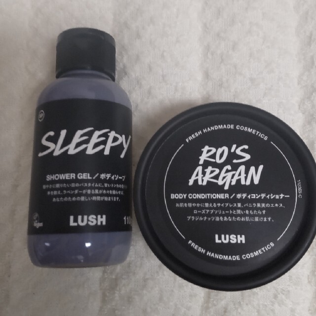 LUSH(ラッシュ)の【新品】LUSH スリーピーシャワージェル&ボディコンディショナー コスメ/美容のボディケア(ボディソープ/石鹸)の商品写真