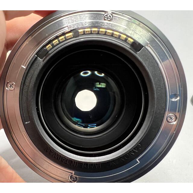 Canon(キヤノン)のキヤノン RF35mm F1.8 MACRO IS STM 中古 フード付き！ スマホ/家電/カメラのカメラ(レンズ(単焦点))の商品写真