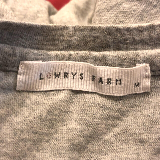 LOWRYS FARM(ローリーズファーム)のグレーのTシャツ　5のラインストーン レディースのトップス(Tシャツ(半袖/袖なし))の商品写真