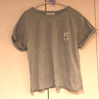 ローリーズファーム(LOWRYS FARM)のグレーのTシャツ　5のラインストーン(Tシャツ(半袖/袖なし))