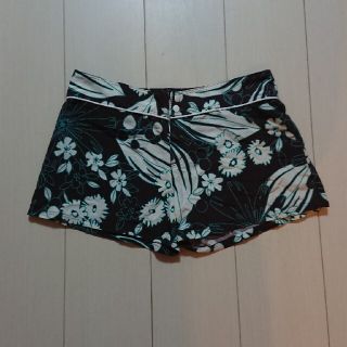 花柄ショートパンツ 水着の上に♪ Lサイズ 美品(ショートパンツ)