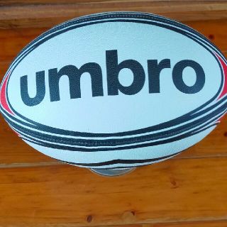 アンブロ(UMBRO)のラグビーボール 4号 RUGBY BALL size 4 レジャーボール(ラグビー)