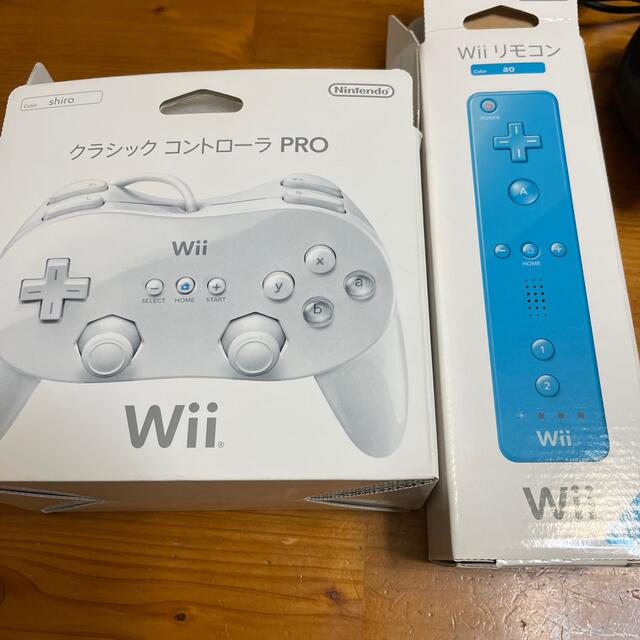 Wii(ウィー)のひろきち様専用！Wiiリモコン　コントローラ２つセット エンタメ/ホビーのゲームソフト/ゲーム機本体(家庭用ゲーム機本体)の商品写真