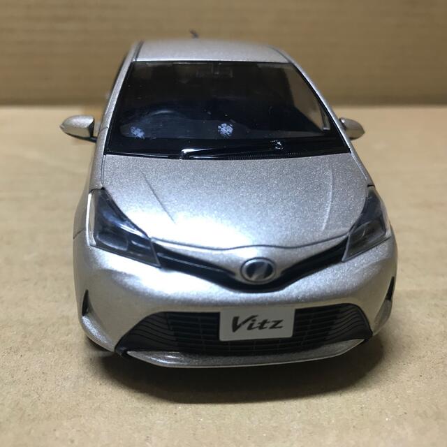 トヨタ 非売品 1/30 Vitz カラーサンプルミニカー メタリックベージュ