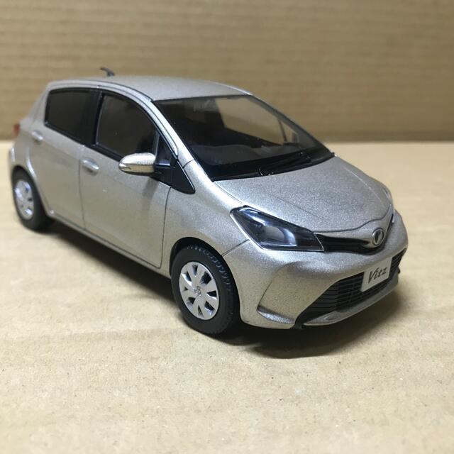トヨタ 非売品 1/30 Vitz カラーサンプルミニカー メタリックベージュ