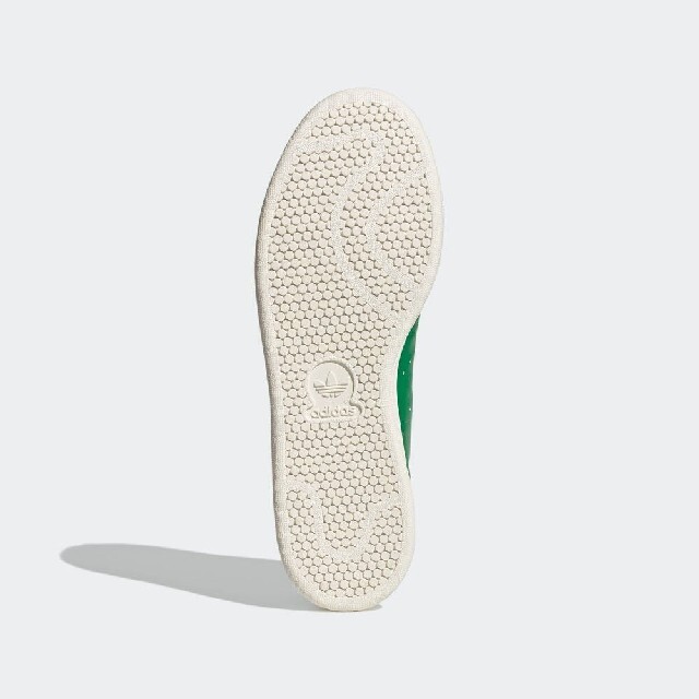 adidas(アディダス)のスタンスミス　adidas　スニーカー　新品　シューズ　緑　24.5 グリーン レディースの靴/シューズ(スニーカー)の商品写真