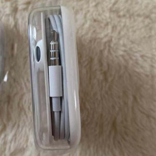 Apple(アップル)のApple イヤホン スマホ/家電/カメラのオーディオ機器(ヘッドフォン/イヤフォン)の商品写真