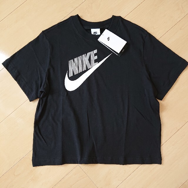 NIKE(ナイキ)の新品 NIKE ガールズ 130 Tシャツ ナイキ キッズ/ベビー/マタニティのキッズ服女の子用(90cm~)(Tシャツ/カットソー)の商品写真