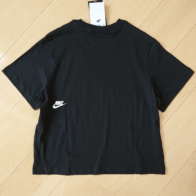 NIKE(ナイキ)の新品 NIKE ガールズ 140 Tシャツ ナイキ キッズ/ベビー/マタニティのキッズ服女の子用(90cm~)(Tシャツ/カットソー)の商品写真