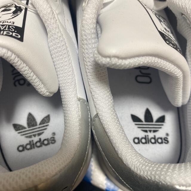 adidas(アディダス)の新品　スタンスミス　adidas キッズ/ベビー/マタニティのキッズ靴/シューズ(15cm~)(スニーカー)の商品写真