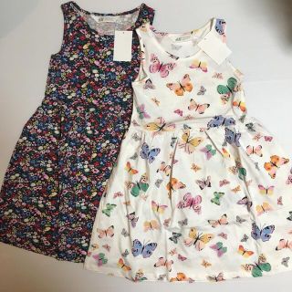 エイチアンドエム(H&M)の新品✨120 バタフライ♡小花タンクトップワンピース2枚セットH&M(ワンピース)