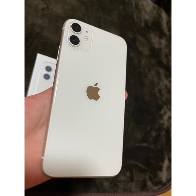 iPhone(アイフォーン)のApple iPhone11 128GB ホワイト  スマホ/家電/カメラのスマートフォン/携帯電話(スマートフォン本体)の商品写真