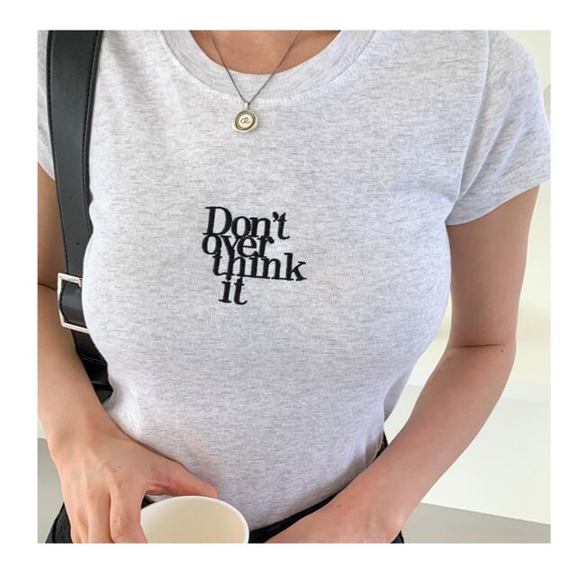 dholic(ディーホリック)のDHOLIC　Think英字刺繍スリムTシャツ レディースのトップス(Tシャツ(半袖/袖なし))の商品写真