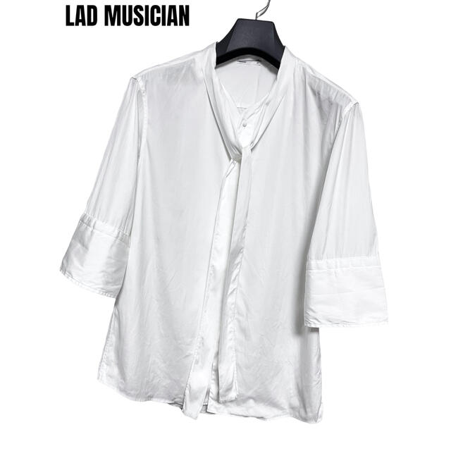 LAD MUSICIAN(ラッドミュージシャン)の匿名発送　美品　LAD MUSICIAN リボンシャツ　ホワイト　サイズM メンズのトップス(シャツ)の商品写真