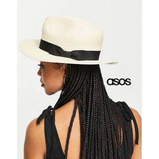 エイソス(asos)のストロー 麦わら 帽子　黒リボン 帯 ナチュラル 夏 リゾート(麦わら帽子/ストローハット)