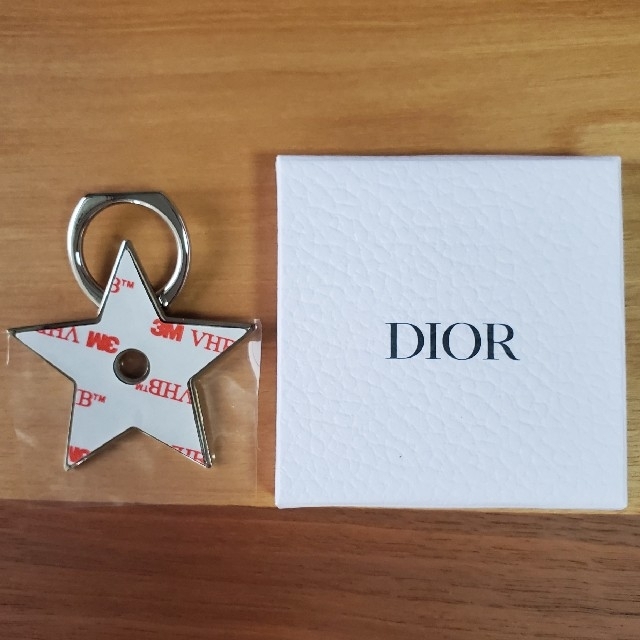 Dior(ディオール)のDior スマホリング&ショップ袋付き スマホ/家電/カメラのスマホアクセサリー(その他)の商品写真