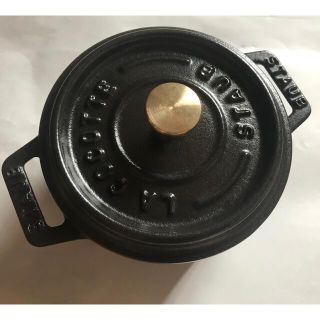 ストウブ(STAUB)の美品　staub ストウブ ココット ラウンド　10㎝　ブラック　黒　(鍋/フライパン)